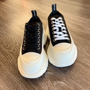 Alexander McQueen Tread Slick Low Top Platform Lace Up Sneakers Women’s Size 8